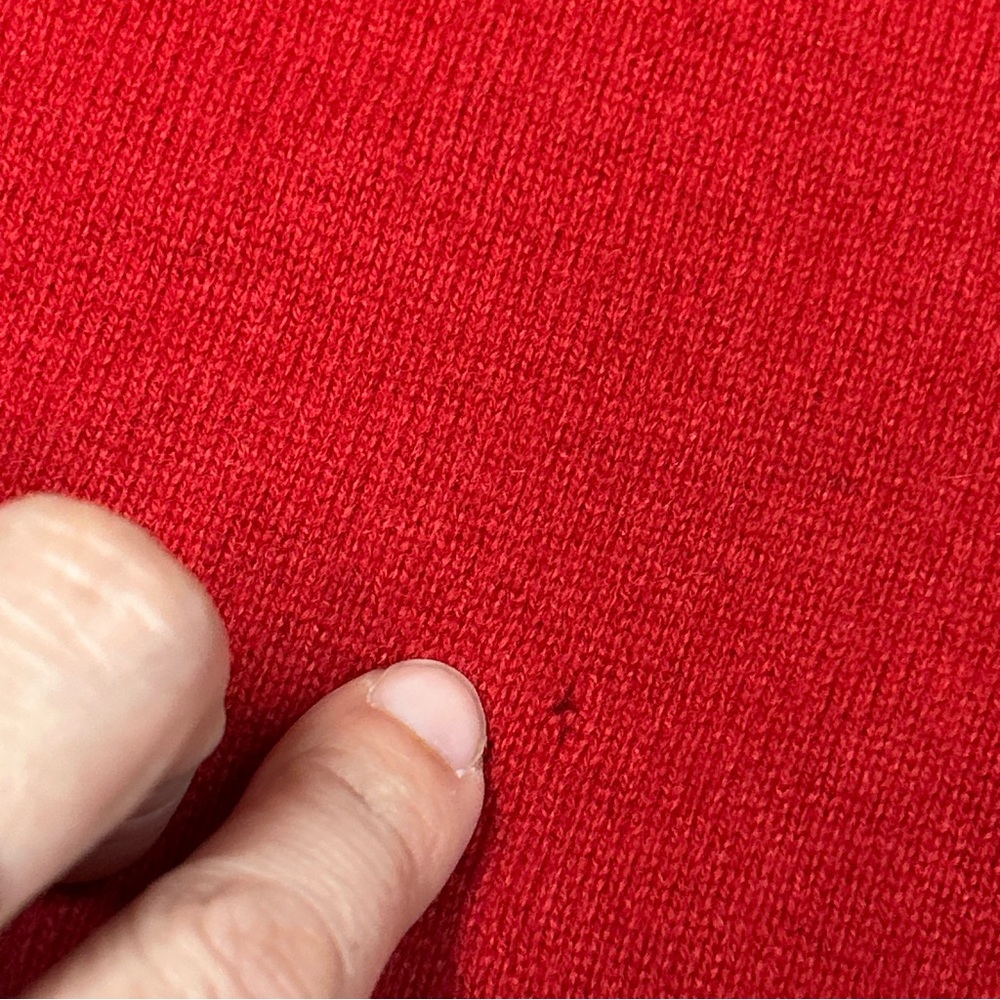Neiman Marcus Cashmere Sweater in Vibrant Red - Picture 2 of 7